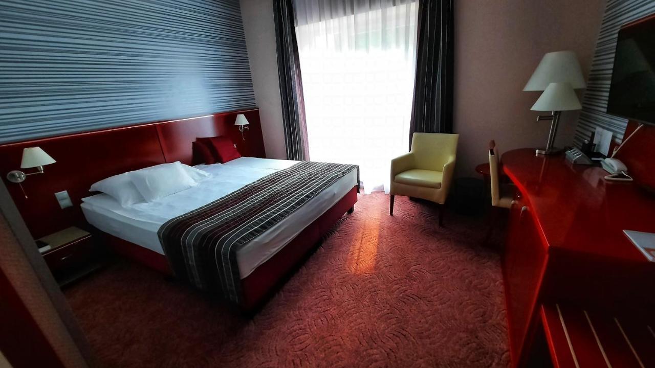 Veronika Hotel Tiszaújváros Eksteriør billede